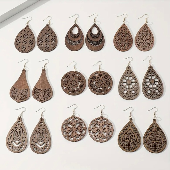 ⭐️ 5 for $25 Natural Wood Brown Painted Lightweight Earrings Gold Tone Hoops - Picture 3 of 7